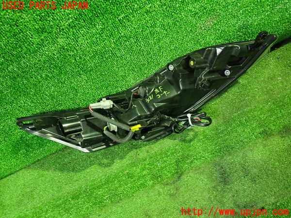 1UPJ-31811152]セレナ C27系(GFC27)左コーナーランプ 中古_m0002.jpg