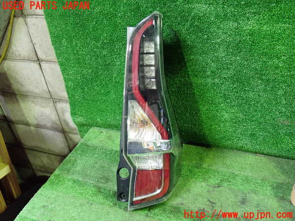 1UPJ-31811530]セレナ C27系(GFC27)右テールランプ 中古_m0001.jpg