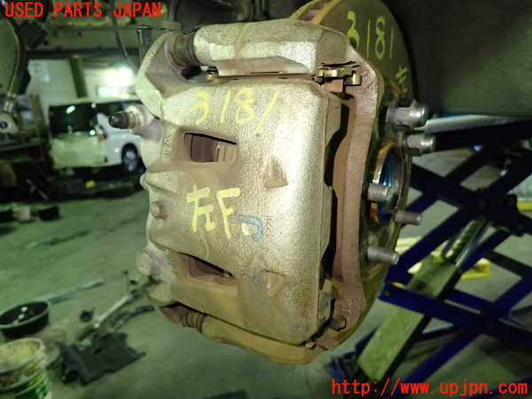 1UPJ-31814085]セレナ C27系(GFC27)左フロントキャリパー 中古_m0001.jpg