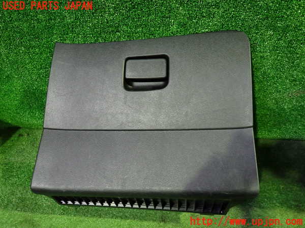 1UPJ-31817516]セレナ C27系(GFC27)グローブボックス1 中古_m0001.jpg