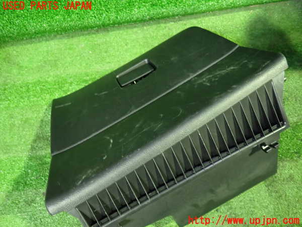 1UPJ-31817516]セレナ C27系(GFC27)グローブボックス1 中古_m0002.jpg