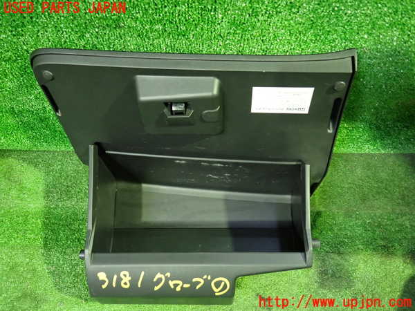 1UPJ-31817516]セレナ C27系(GFC27)グローブボックス1 中古_m0003.jpg