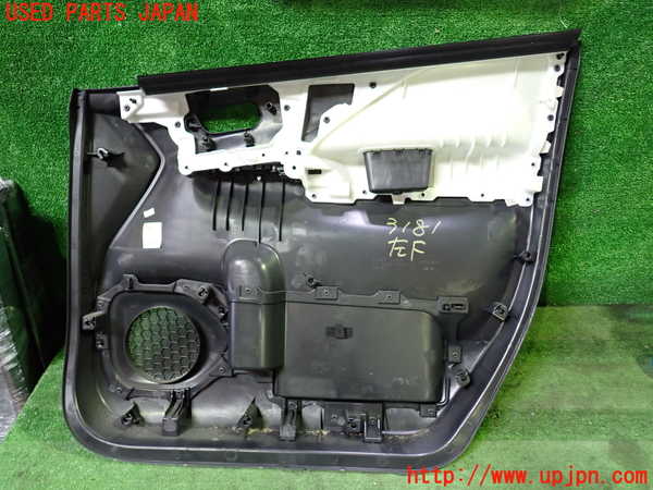 1UPJ-31811264]セレナ C27系(GFC27)左前ドア内張り 中古_m0004.jpg