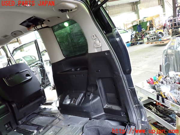 1UPJ-31817675]セレナ C27系(GFC27)右リアピラートリム 中古_m0001.jpg