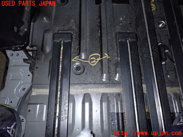1UPJ-31817497]セレナ C27系(GFC27)シートレール②2 中古_m0001.jpg