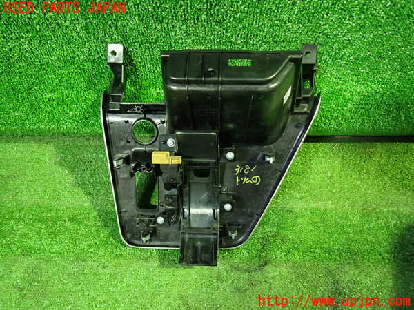 1UPJ-31817691]セレナ C27系(GFC27)内装トリム類1 中古_m0003.jpg