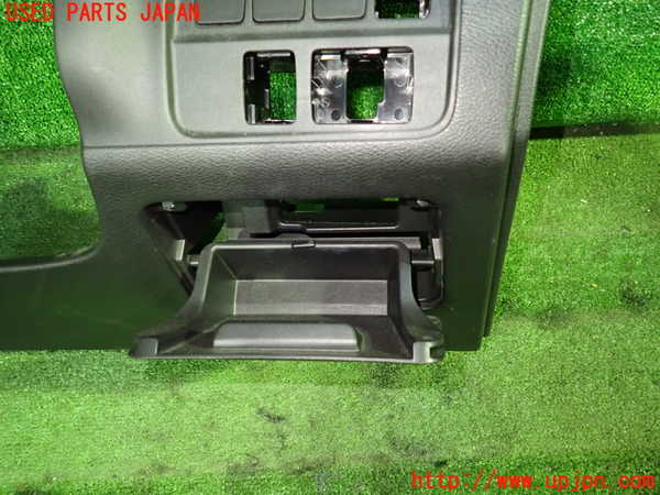 1UPJ-31817693]セレナ C27系(GFC27)内装トリム類3 中古_m0002.jpg