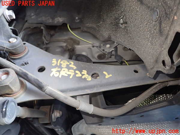 1UPJ-31825325]レクサス・CT200h(ZWA10)右リアテンションロッド 中古_m0001.jpg