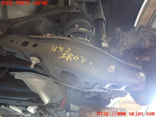 1UPJ-31825205]レクサス・CT200h(ZWA10)右リアロアアーム2 中古_m0001.jpg