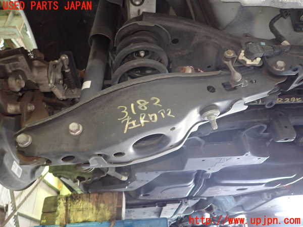 1UPJ-31825227]レクサス・CT200h(ZWA10)左リアロアアーム2 中古_m0001.jpg