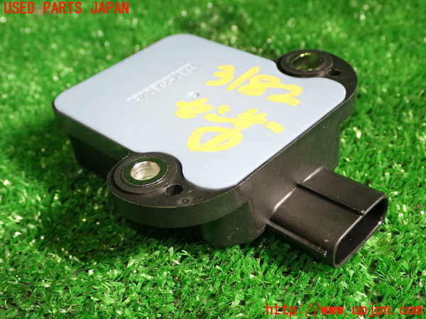 1UPJ-31826381]レクサス・CT200h(ZWA10)センサー1 (ヨーレート) 中古_m0003.jpg