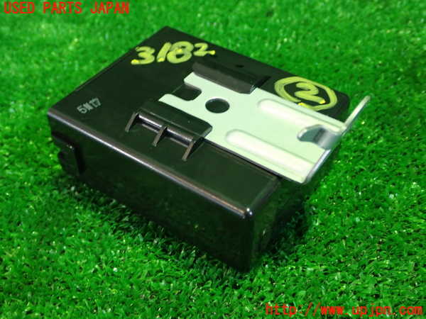 5UPJ-31826147]レクサス・CT200h(ZWA10)コンピューター2 (86572-76010) 中古_m0003.jpg