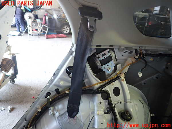 5UPJ-31827155]レクサス・CT200h(ZWA10)右2列目シートベルト 中古_m0001.jpg