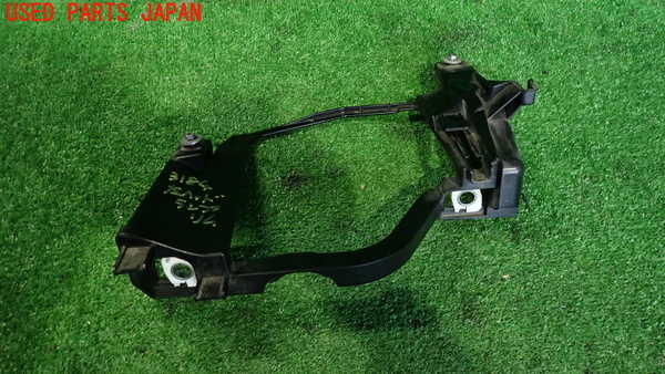 2UPJ-31841142]BMW M5(NB50)(E60)左ヘッドライトリム 中古_m0001.jpg