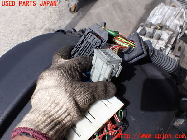2UPJ-31842010]BMW M5(NB50)(E60)エンジン S85B50A 中古_m0004.jpg