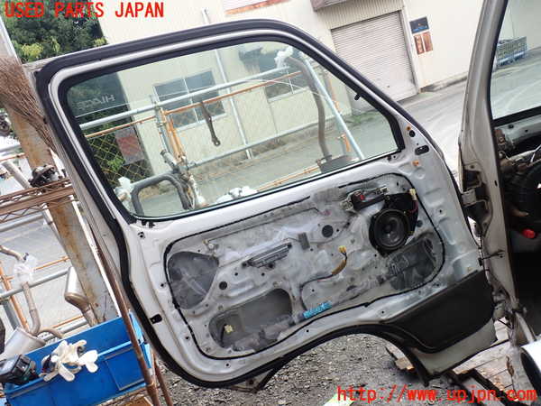 1UPJ-31871260]ハイエースワゴン100系(KZH100G)左前ドア ジャンク ASAHI M2H4 43R-00034_m0004.jpg