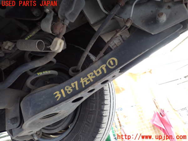 1UPJ-31875226]ハイエースワゴン100系(KZH100G)左リアロアアーム1 中古_m0001.jpg