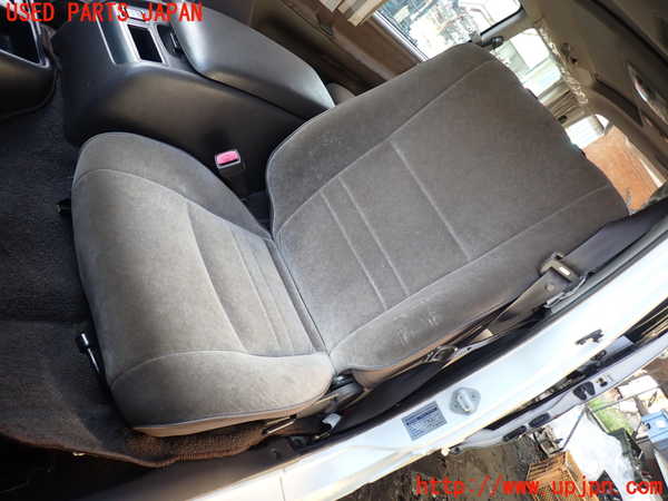 1UPJ-31877065]ハイエースワゴン100系(KZH100G)助手席シート 中古_m0001.jpg