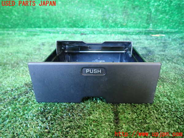 1UPJ-31877821]ハイエースワゴン100系(KZH100G)灰皿1 中古_m0001.jpg