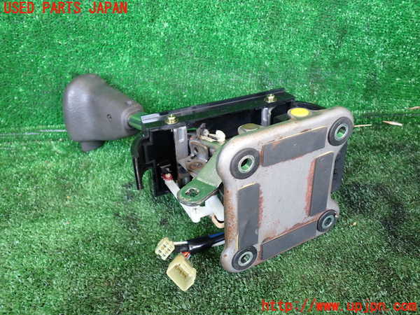 1UPJ-31877555]ハイエースワゴン100系(KZH100G)ATシフトレバー 中古_m0004.jpg