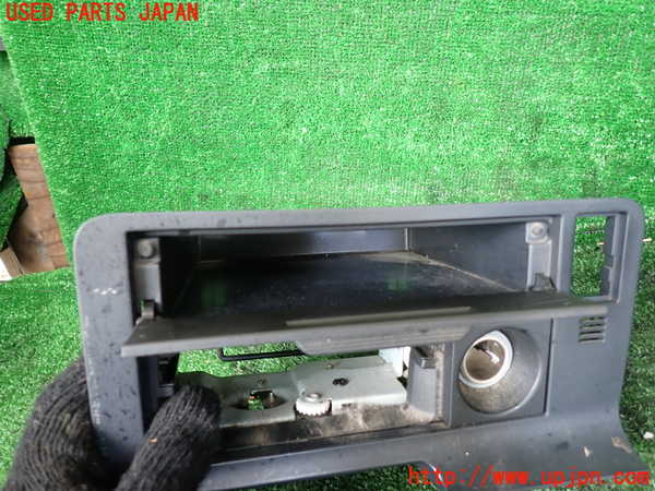 1UPJ-31877841]ハイエースワゴン100系(KZH100G)小物入れ1 中古_m0002.jpg
