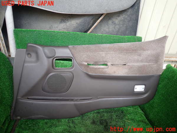 1UPJ-31871234]ハイエースワゴン100系(KZH100G)右前ドア内張り 中古_m0001.jpg