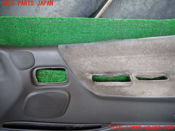 1UPJ-31871234]ハイエースワゴン100系(KZH100G)右前ドア内張り 中古_m0002.jpg