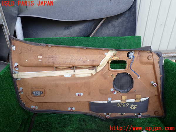 1UPJ-31871234]ハイエースワゴン100系(KZH100G)右前ドア内張り 中古_m0004.jpg