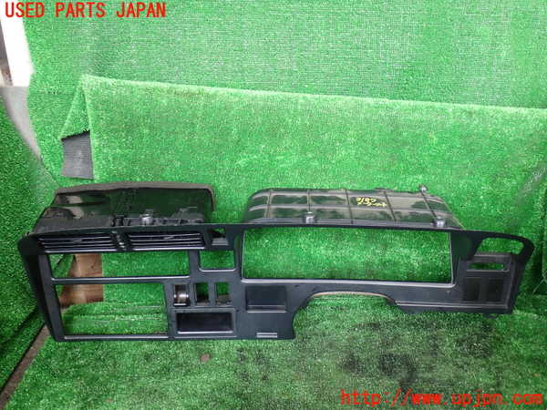 1UPJ-31877510]ハイエースワゴン100系(KZH100G)メーターフード 中古_m0001.jpg