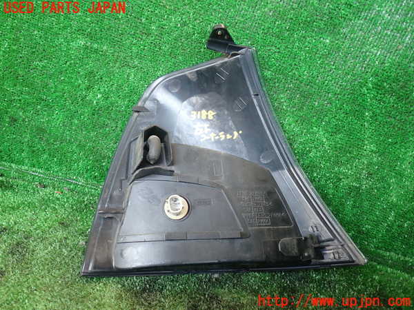 1UPJ-31881152]グランドハイエース(VCH10W)左コーナーランプ 中古_m0003.jpg