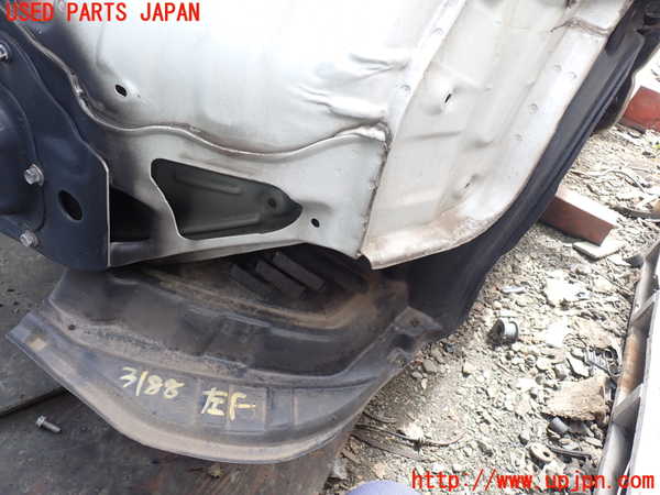 1UPJ-31881092]グランドハイエース(VCH10W)左前フェンダーライナー 中古_m0001.jpg