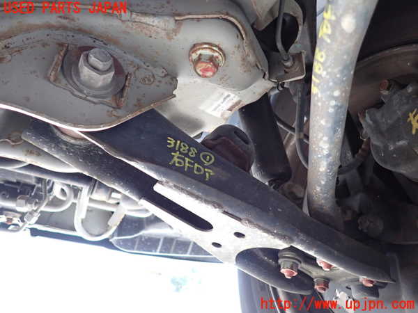5UPJ-31885176]グランドハイエース(VCH10W)右フロントロアアーム1 中古_m0001.jpg
