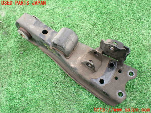5UPJ-31885176]グランドハイエース(VCH10W)右フロントロアアーム1 中古_m0002.jpg