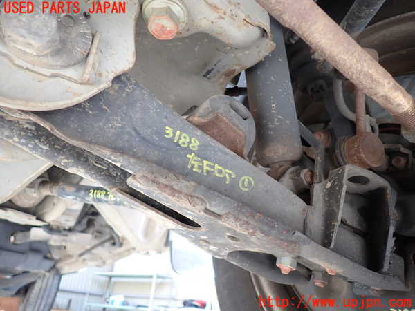 5UPJ-31885186]グランドハイエース(VCH10W)左フロントロアアーム1 中古_m0001.jpg
