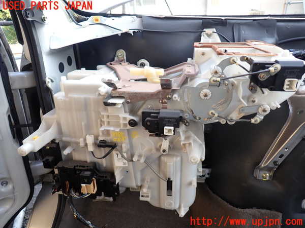 1UPJ-31886081]グランドハイエース(VCH10W)エバポレーター1 (フロント) 中古_m0001.jpg