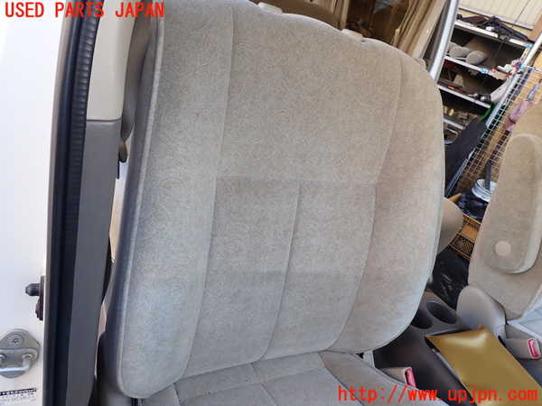1UPJ-31887035]グランドハイエース(VCH10W)運転席シート 中古_m0002.jpg