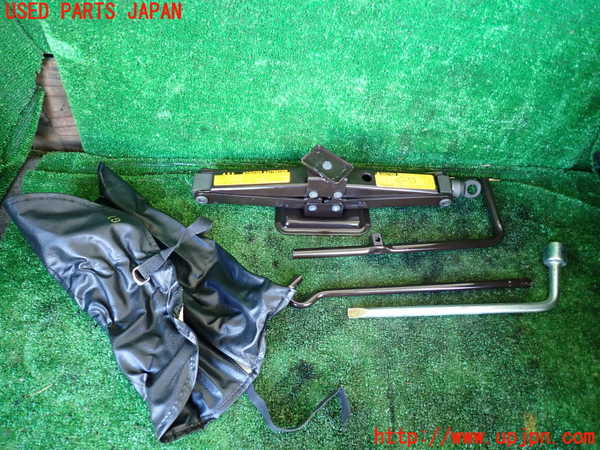 1UPJ-31887805]グランドハイエース(VCH10W)車載工具 中古_m0001.jpg