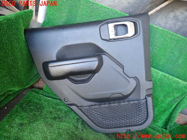 1UPJ-31891324]ジープ・ラングラー アンリミテッド(JL36L)左後ドア内張り 中古_m0001.jpg