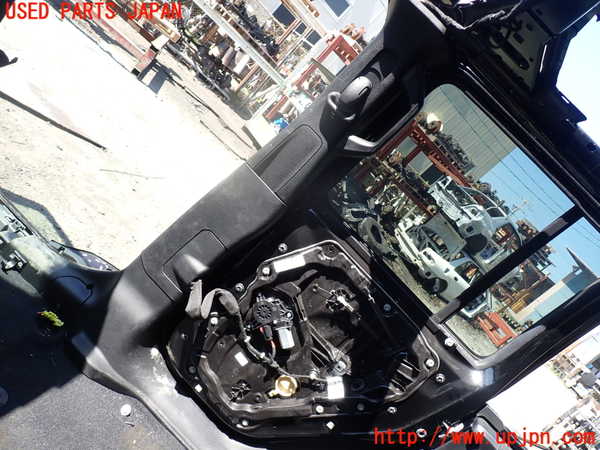 5UPJ-31897665]ジープ・ラングラー アンリミテッド(JL36L)右センターピラートリム 中古_m0001.jpg