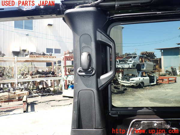 5UPJ-31897665]ジープ・ラングラー アンリミテッド(JL36L)右センターピラートリム 中古_m0002.jpg