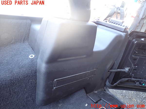 1UPJ-31897675]ジープ・ラングラー アンリミテッド(JL36L)右リアピラートリム 中古_m0001.jpg