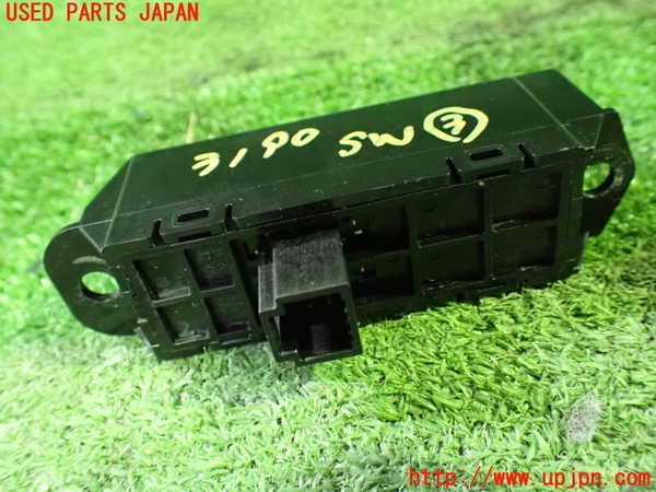 1UPJ-31906308]セレナ e-POWER(HFC27)スイッチ3 (トリップリセット) 中古_m0002.jpg