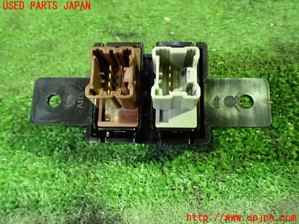 1UPJ-31906311]セレナ e-POWER(HFC27)スイッチ6 (シートヒーター) 中古_m0002.jpg
