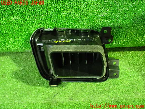 1UPJ-31907526]セレナ e-POWER(HFC27)エアコン吹き出し口1 (右) 中古_m0002.jpg