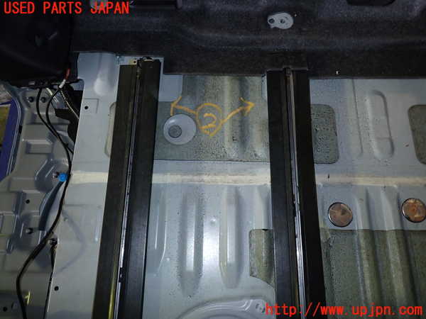 1UPJ-31907497]セレナ e-POWER(HFC27)シートレール② (２列目左) 中古_m0001.jpg