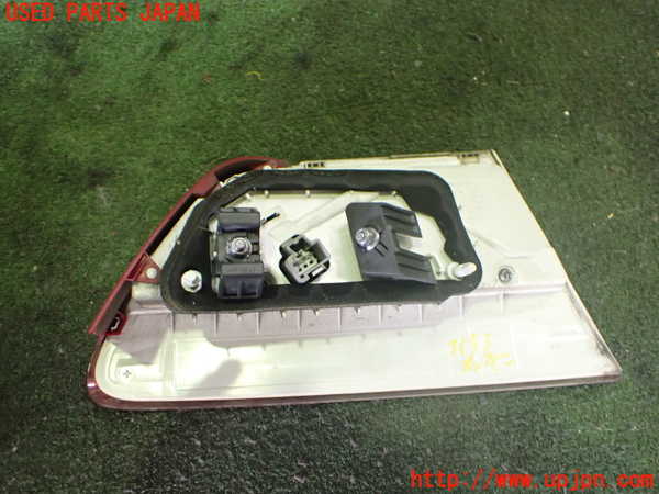 2UPJ-31931550]ジャガー・XE(JA2GA)右リアフィニッシャー 中古_m0002.jpg