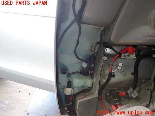 2UPJ-31936791]ジャガー・XE(JA2GA)ウォッシャータンク1 中古_m0002.jpg