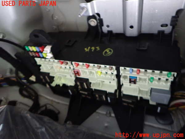2UPJ-31936743]ジャガー・XE(JA2GA)ヒューズボックス3 中古_m0001.jpg