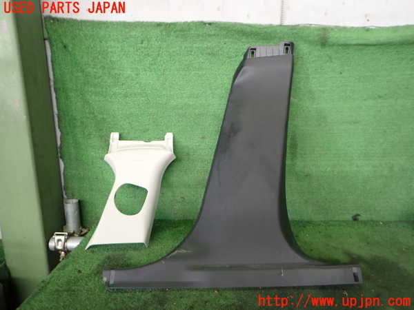 2UPJ-31937665]ジャガー・XE(JA2GA)右センターピラートリム 中古_m0001.jpg
