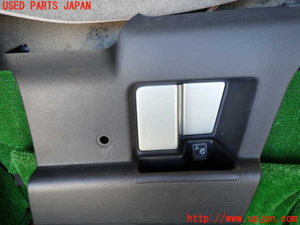1UPJ-31971294]FJクルーザー(GSJ15W)右後ドア内張り 中古_m0002.jpg